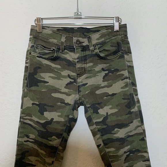 ❤️ CARMAR Camo Raw Hem Mid Rise Skinny Jeans - Picture 3 of 12